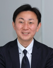 東日本営業本部長代理兼 北関東営業部長 小森 和博
